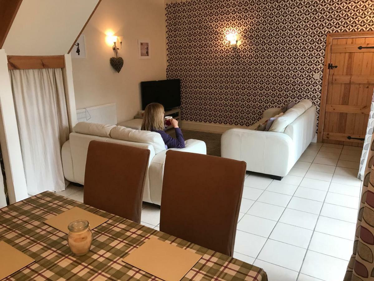 Вилла The Stables Hope Bowdler Экстерьер фото